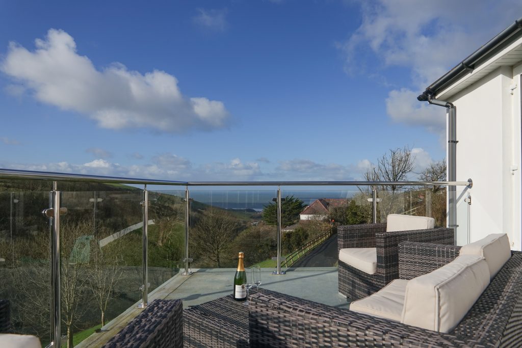 Hazlemere holiday accommodation sleeps 8 in Woolacombe, sea view, dog friendly